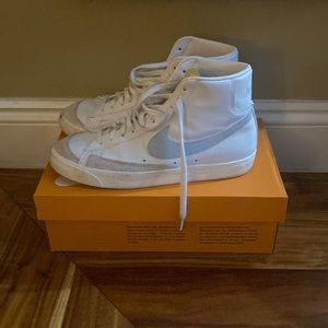 NIKE BLAZER MID LIGHT BLUE SWOOSH